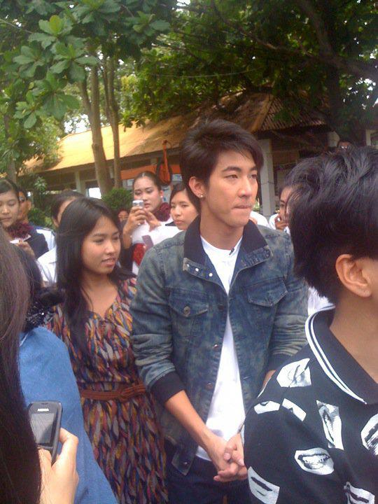 โตโน่ ถ่ายรายการที่นี่หมอชิต @ ม.ราชภัฏสวนดุสิต
