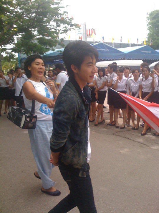 โตโน่ ถ่ายรายการที่นี่หมอชิต @ ม.ราชภัฏสวนดุสิต