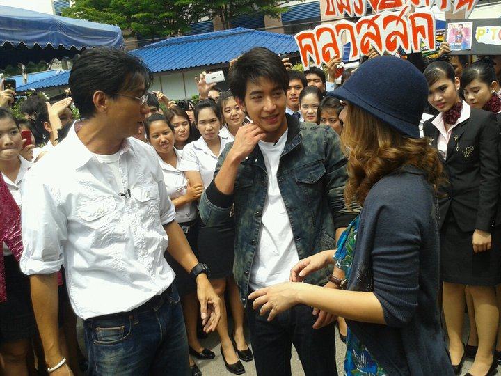 โตโน่ ถ่ายรายการที่นี่หมอชิต @ ม.ราชภัฏสวนดุสิต