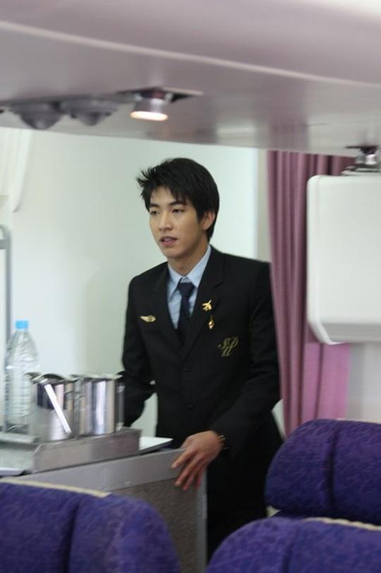 โตโน่ ถ่ายรายการที่นี่หมอชิต @ ม.ราชภัฏสวนดุสิต