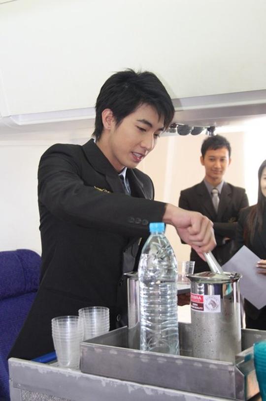 โตโน่ ถ่ายรายการที่นี่หมอชิต @ ม.ราชภัฏสวนดุสิต