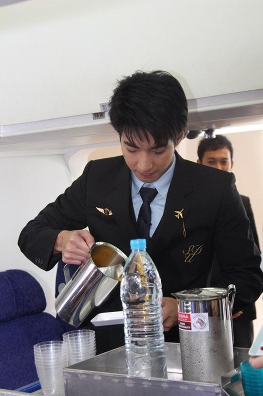 โตโน่ ถ่ายรายการที่นี่หมอชิต @ ม.ราชภัฏสวนดุสิต