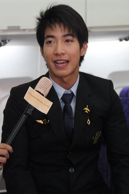 โตโน่ ถ่ายรายการที่นี่หมอชิต @ ม.ราชภัฏสวนดุสิต