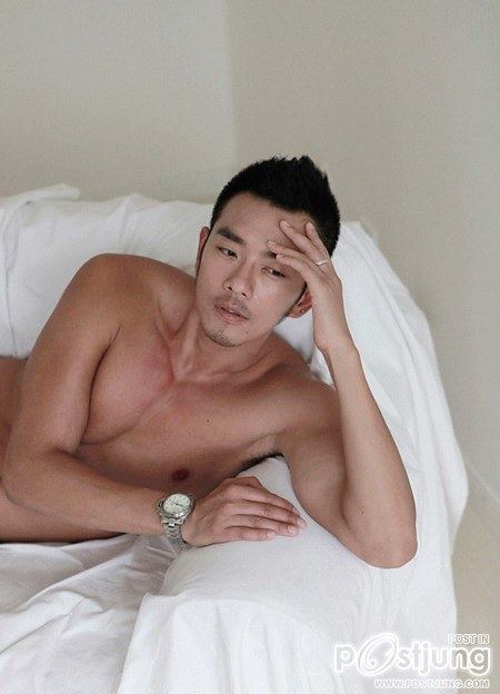 ตี๋หล่อเข้ม - หล่อขาวใสเลือกแบบใหนกัน