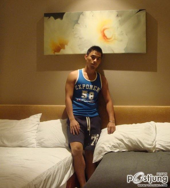 ตี๋หล่อเข้ม - หล่อขาวใสเลือกแบบใหนกัน