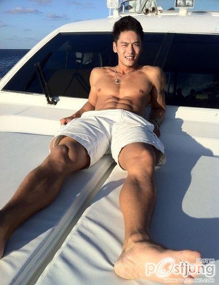 ตี๋หล่อเข้ม - หล่อขาวใสเลือกแบบใหนกัน