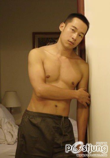 ตี๋หล่อเข้ม - หล่อขาวใสเลือกแบบใหนกัน