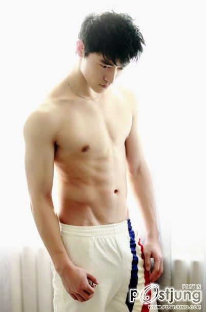 ตี๋หล่อเข้ม - หล่อขาวใสเลือกแบบใหนกัน