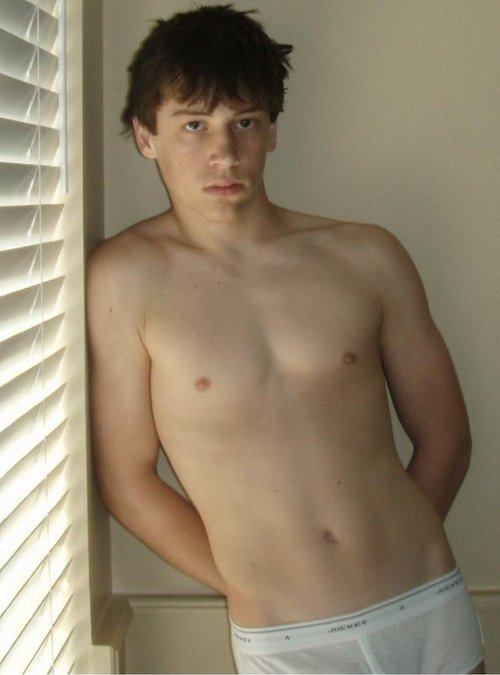 วัยรุ่นฝรั่งกล้ามแน่นๆ