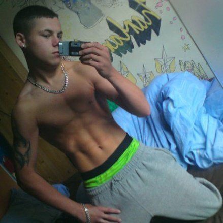 วัยรุ่นฝรั่งกล้ามแน่นๆ