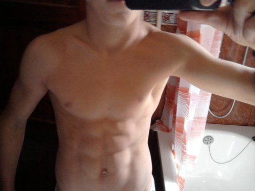 วัยรุ่นฝรั่งกล้ามแน่นๆ