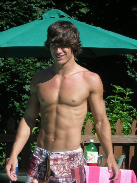 วัยรุ่นฝรั่งกล้ามแน่นๆ