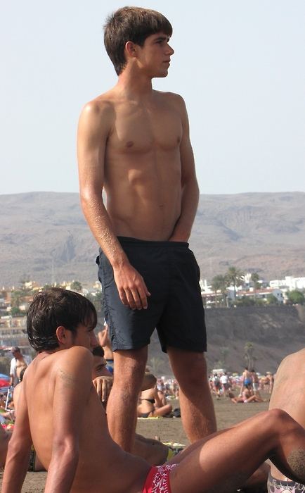 วัยรุ่นฝรั่งกล้ามแน่นๆ