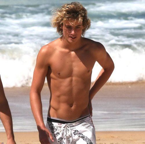 วัยรุ่นฝรั่งกล้ามแน่นๆ