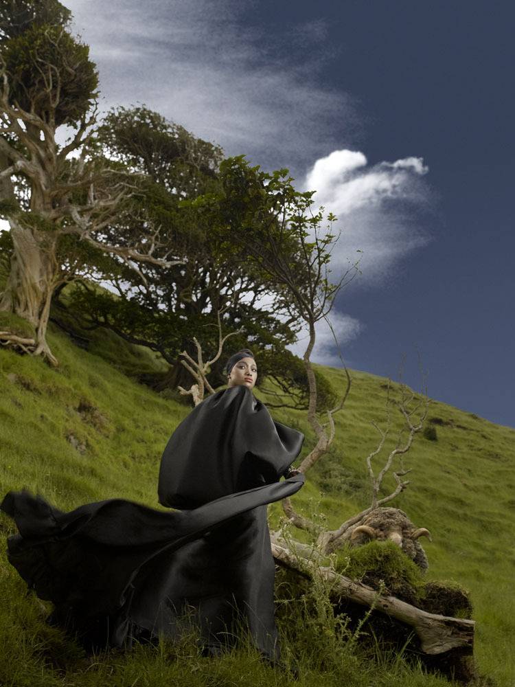 ไฮแฟชั่น เด็กเลี้ยงแกะ ในทุ่งหญ้า ของนิวซีแลนด์