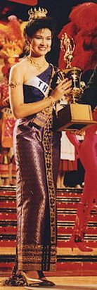 ปี1988 กับชุดดักแปลงจากฉลององค์ของพระราชินี