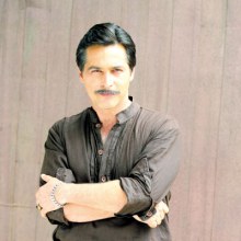 จอนนี่ แอนโฟเน่ ในตะวันเดือด ถึงแก่แต่ก็ยังหล่อ...(มั๊กๆ    )