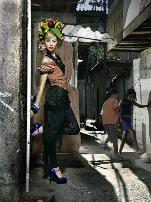 ไฮแฟชั่น คาร์เม็น มิรันดา ในชุมชนแออัดของ บราซิล