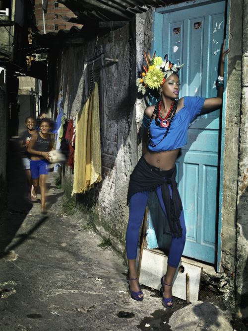 ไฮแฟชั่น คาร์เม็น มิรันดา ในชุมชนแออัดของ บราซิล