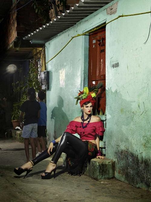 ไฮแฟชั่น คาร์เม็น มิรันดา ในชุมชนแออัดของ บราซิล