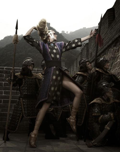 ไฮแฟชั่น นักรบหญิงโบราณ ณ กำแพงเมืองจีน