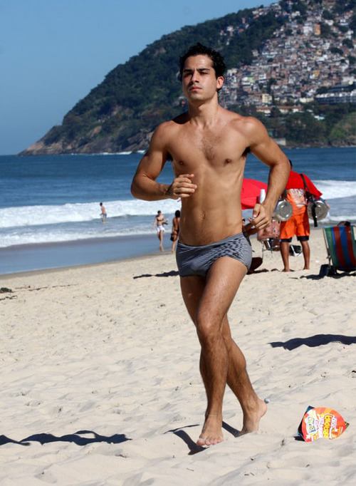 นักกีฬาอาหารชูกำลัง