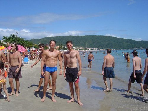 นักกีฬาอาหารชูกำลัง