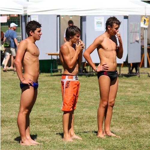 นักกีฬาอาหารชูกำลัง