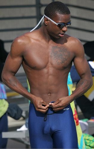 นักกีฬาอาหารชูกำลัง