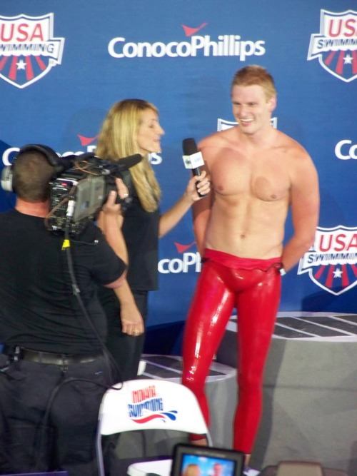 นักกีฬาอาหารชูกำลัง