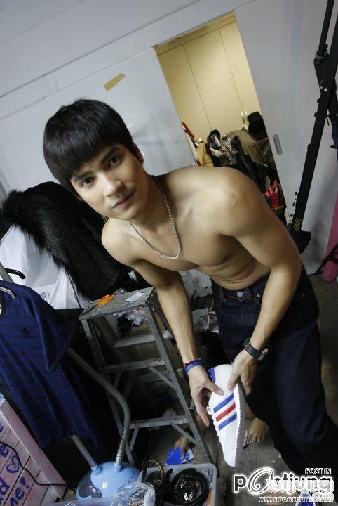 Behind Shooting MH'Guys 2011 พิเศษสุดสำหรับทุกคนนะคะ