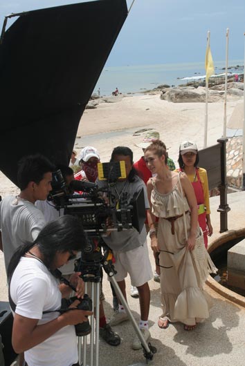 เป้ - พลอย พร้อมใจเทคิว 30+ หนังรักอารมณ์บวกบวก