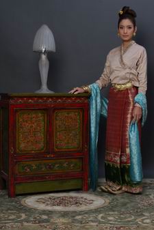 นักแสดง ละคร รอยไหม