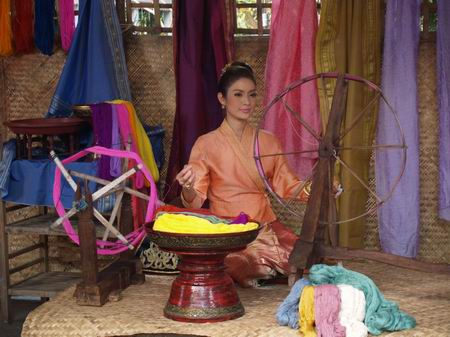 นักแสดง ละคร รอยไหม