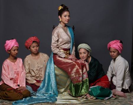 นักแสดง ละคร รอยไหม