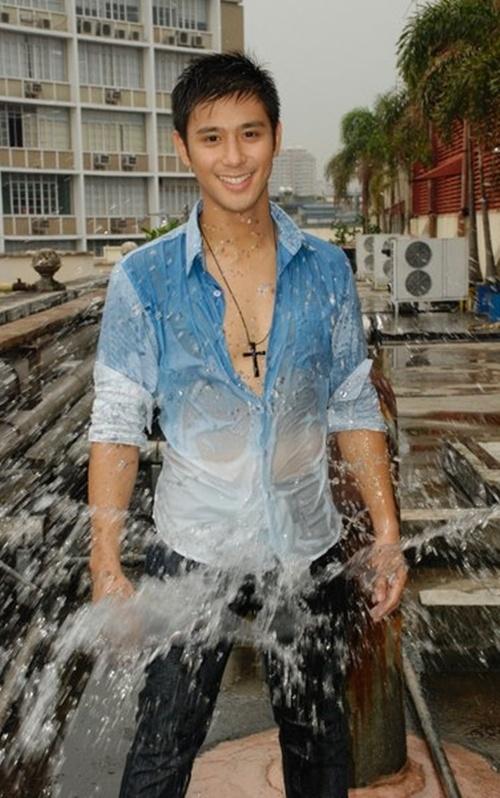 Rocco Nacino @ manila bulletin newspaper