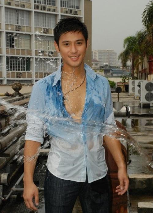 Rocco Nacino @ manila bulletin newspaper