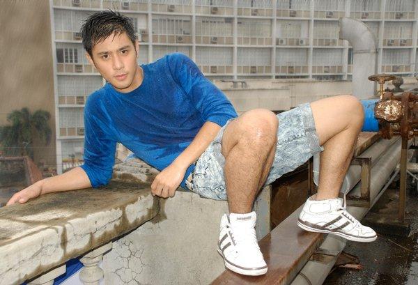 Rocco Nacino @ manila bulletin newspaper