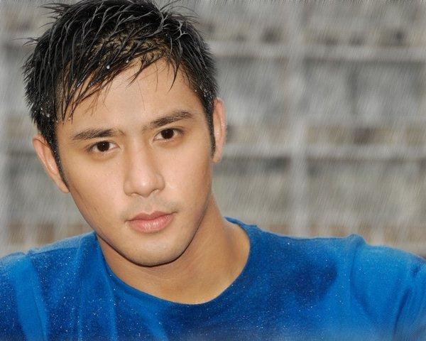 Rocco Nacino @ manila bulletin newspaper