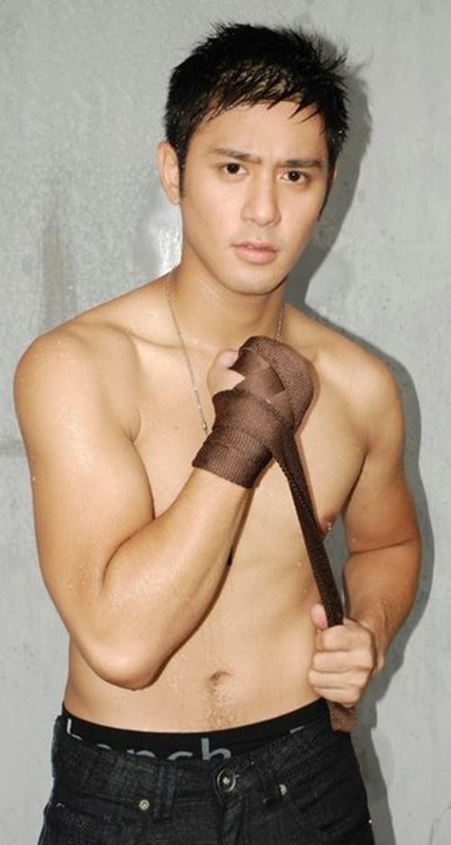 Rocco Nacino @ manila bulletin newspaper