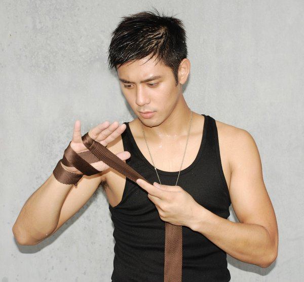 Rocco Nacino @ manila bulletin newspaper