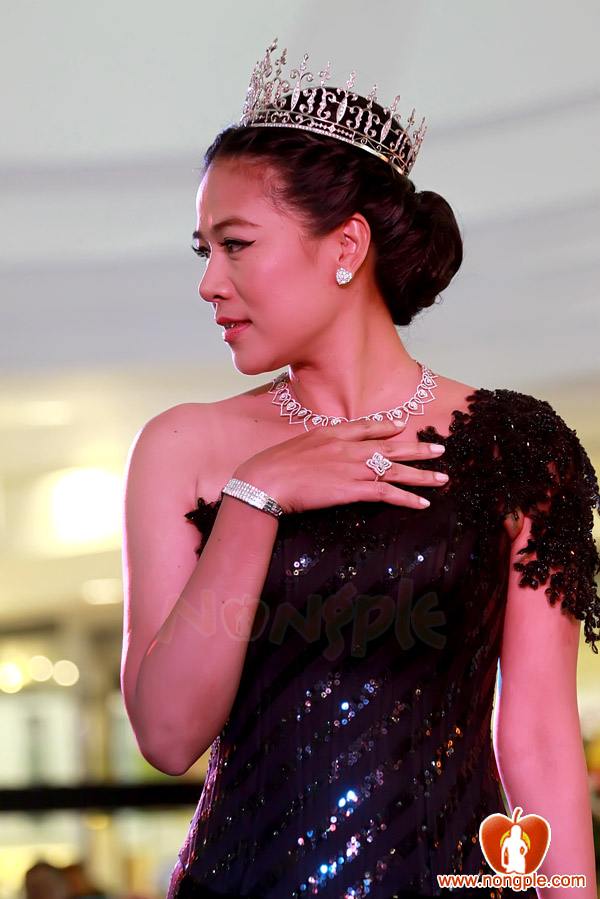 รวมนางงามในงาน The Mall Grand de Gems and Gold 2011