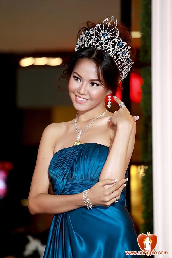 รวมนางงามในงาน The Mall Grand de Gems and Gold 2011