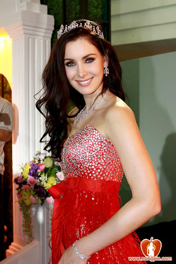 รวมนางงามในงาน The Mall Grand de Gems and Gold 2011