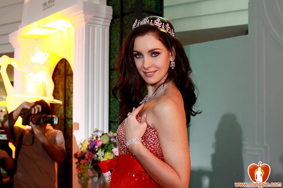 รวมนางงามในงาน The Mall Grand de Gems and Gold 2011