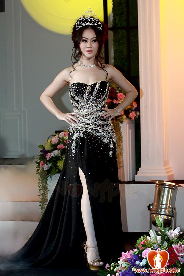 รวมนางงามในงาน The Mall Grand de Gems and Gold 2011