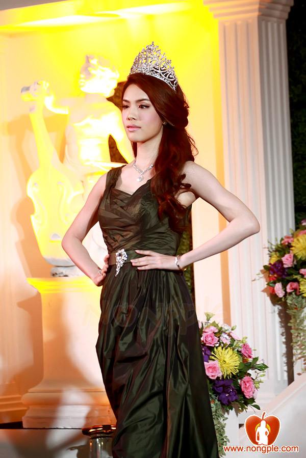 รวมนางงามในงาน The Mall Grand de Gems and Gold 2011