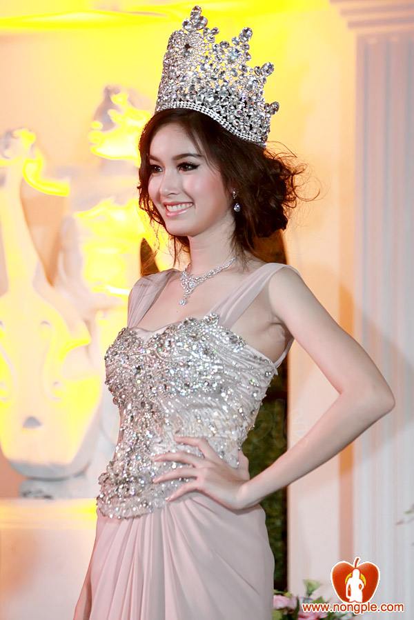 รวมนางงามในงาน The Mall Grand de Gems and Gold 2011