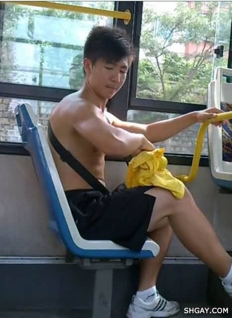 บนรถเมล์ที่จีน