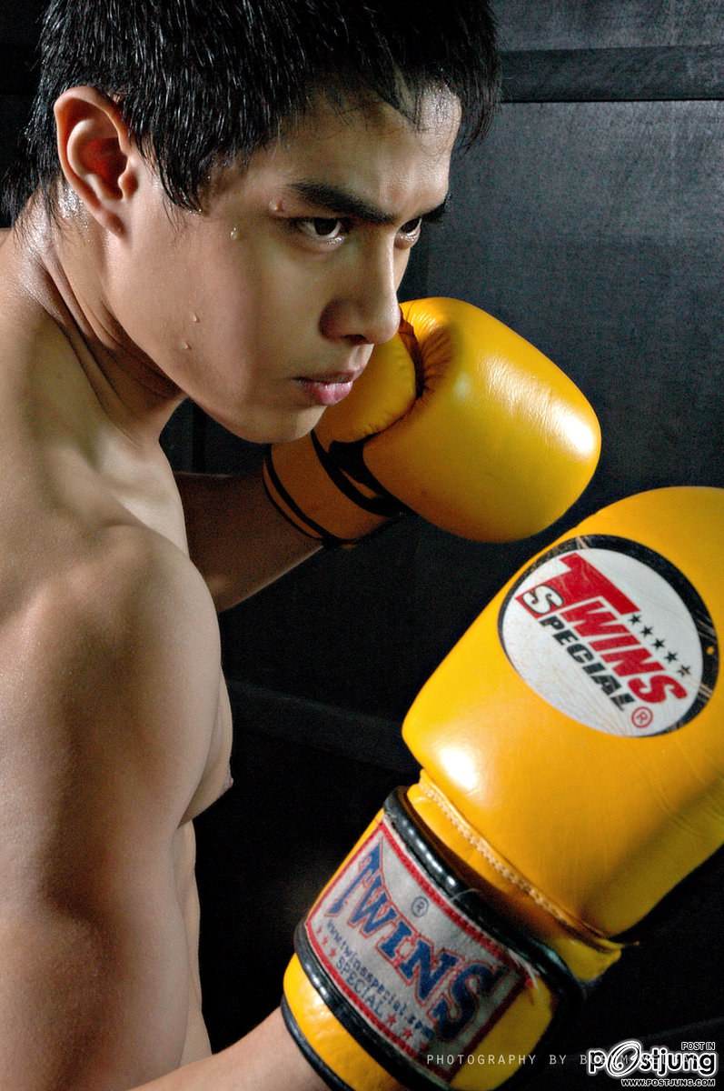 นักมวยหล่อ